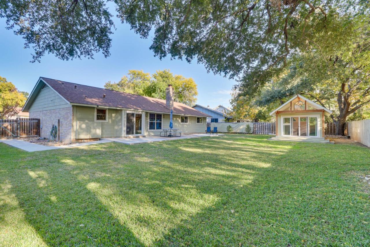 Texas Retreat With Patio, Fireplace And Fenced-In Yard Austin Exterior photo